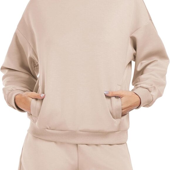 Lightweight Women's Two-Piece Sleeves and Shorts Set with Pockets - Travel Ready - Picture 2 of 4